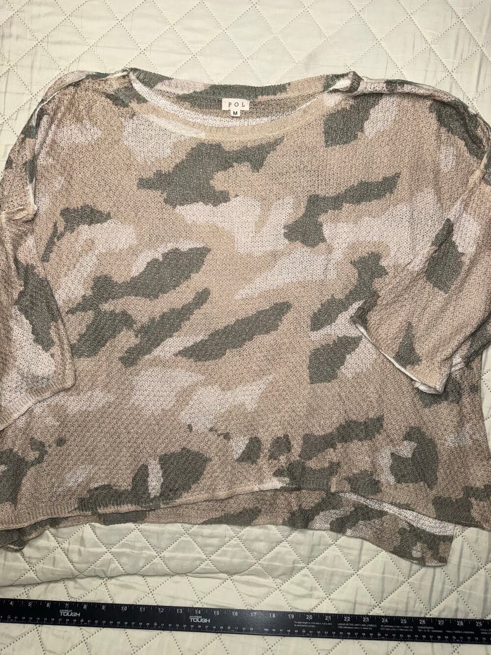 POL Women’s Camo Sweater Size M Oversized Lightweight Knit Dolman Boho Pullover